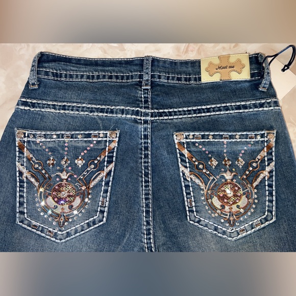 Size 7 “Meet Me” jeans - Picture 2 of 6